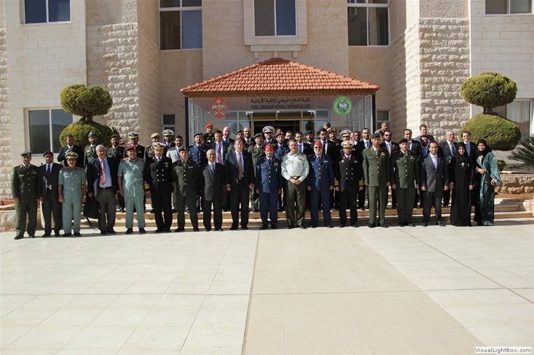 ضمن الجولة الدراسية بالمملكة الأردنية الهاشمية زيارة وفد دورة الدفاع الوطني لدولة الإمارات رقم (١) لكلية الدفاع الوطني الأردنية