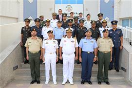 كلية الدفاع الوطني تستضيف وفد كلية الأركان والخدمات الدفاعية السريلانكية