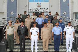 كلية الدفاع الوطني تستقبل وفد كلية القيادة والأركان السعودية
