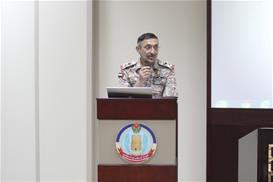 نائب رئيس أركان القوات يحاضر عن الوضع الحالي في اليمن