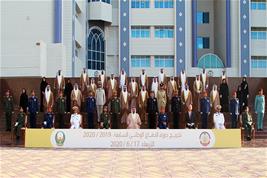 وكيل وزارة الدفاع يشهد حفل تخريج الدورة السابعة لدارسي كلية الدفاع الوطني