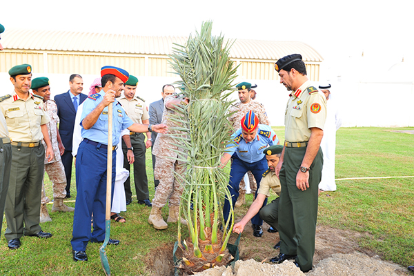 كلية الدفاع الوطني تغرس شجرة الإتحاد 