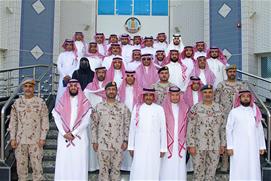 كلية الدفاع الوطني تستضيف وفد جامعة الدفاع الوطني السعودي