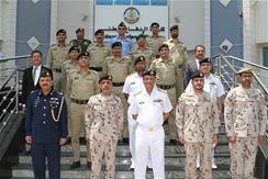 وفد جامعة الدفاع الوطني الباكستانية يزور كلية الدفاع الوطني