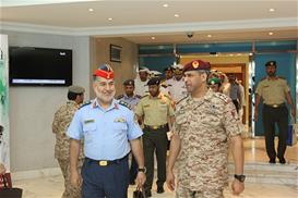 A Delegation from the National Defense College Visits the Presidential Guard Command